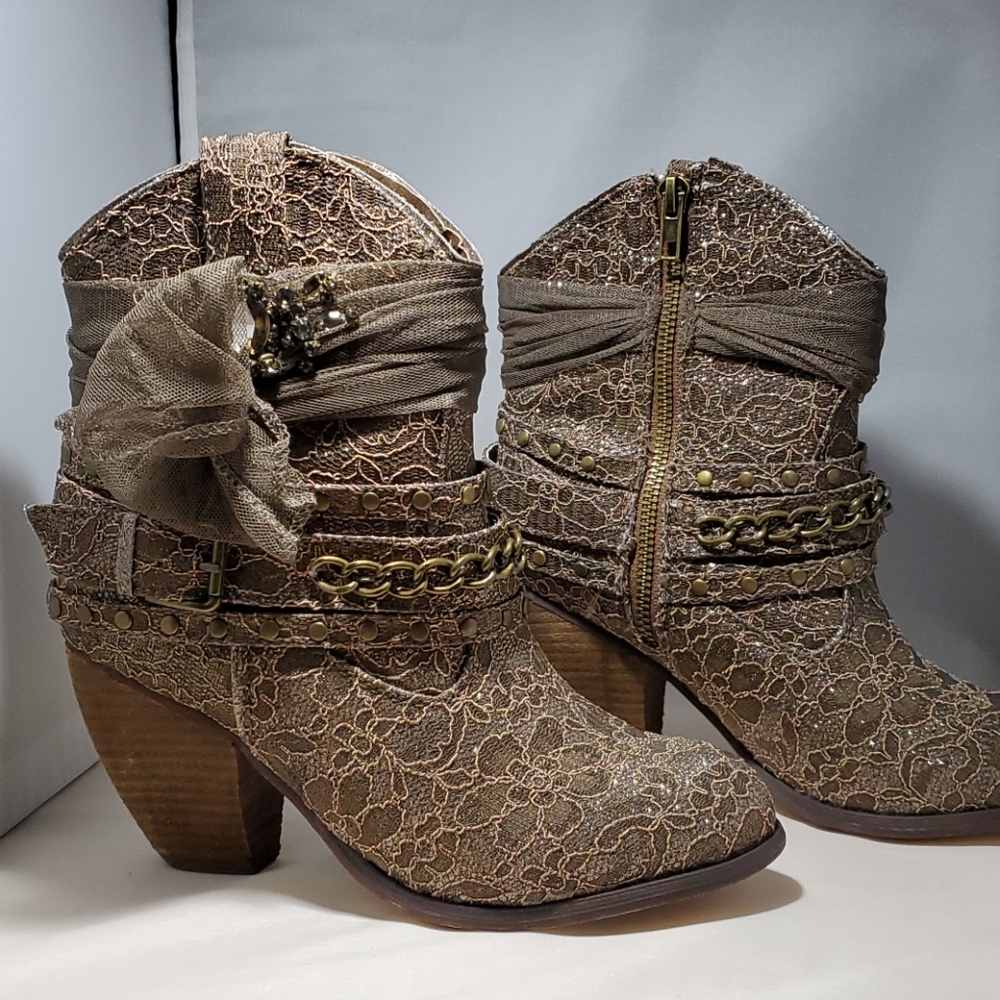 NEW Size 7 Not Rated sparkly lace ankle boots